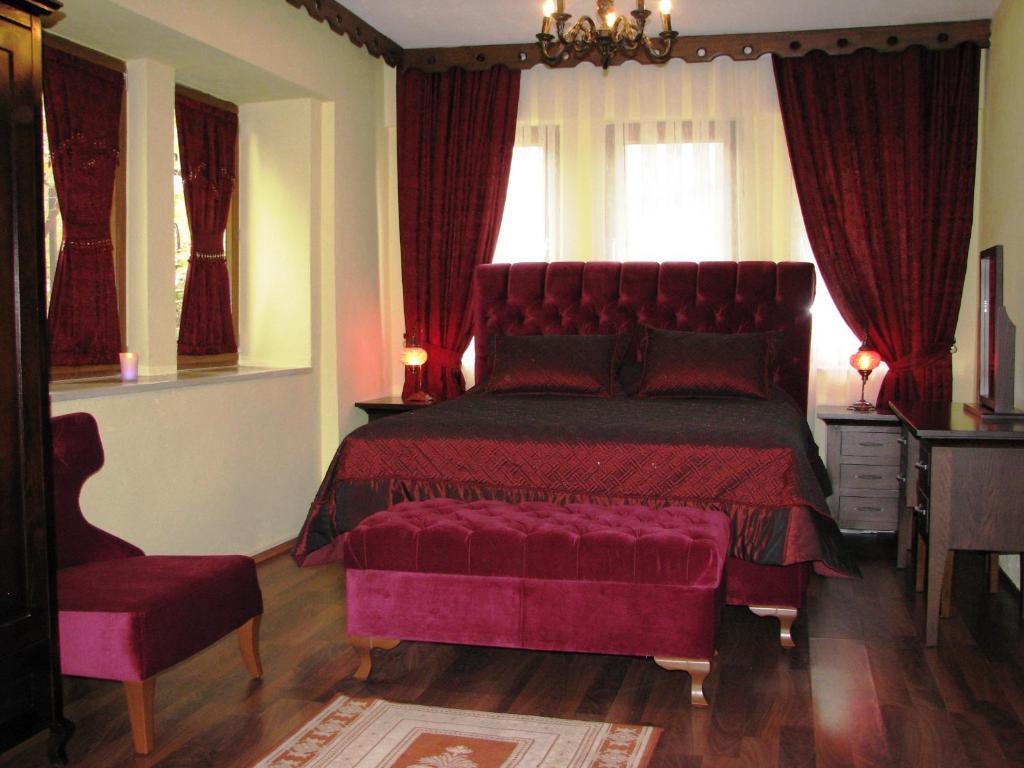 Çatı katı suite mumlu pencere köşesi